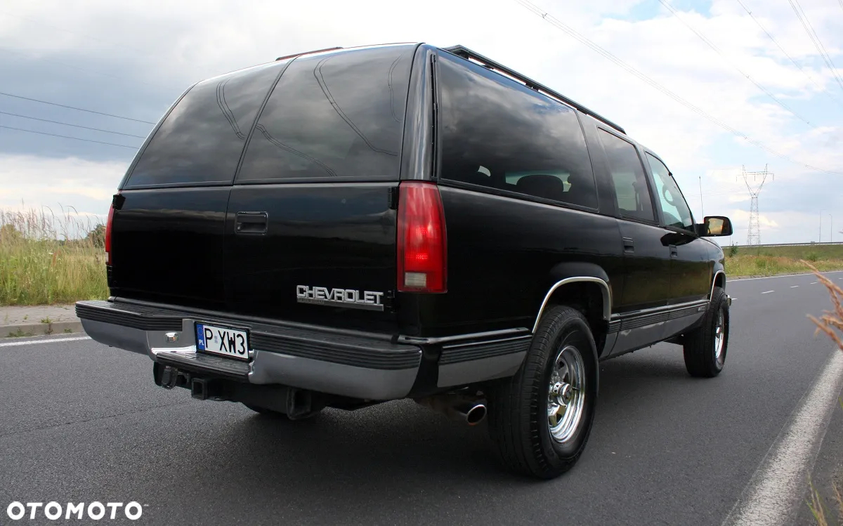 Chevrolet Suburban - 7