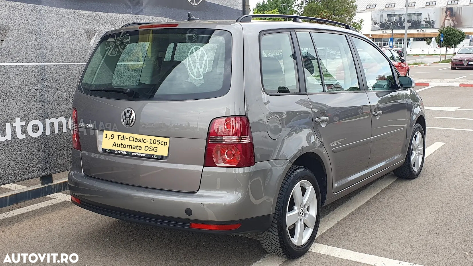 Volkswagen Touran 1.9 TDI DSG United - 8