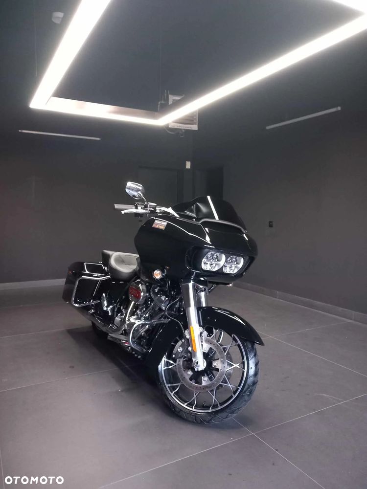 Harley-Davidson Touring Road Glide - 1