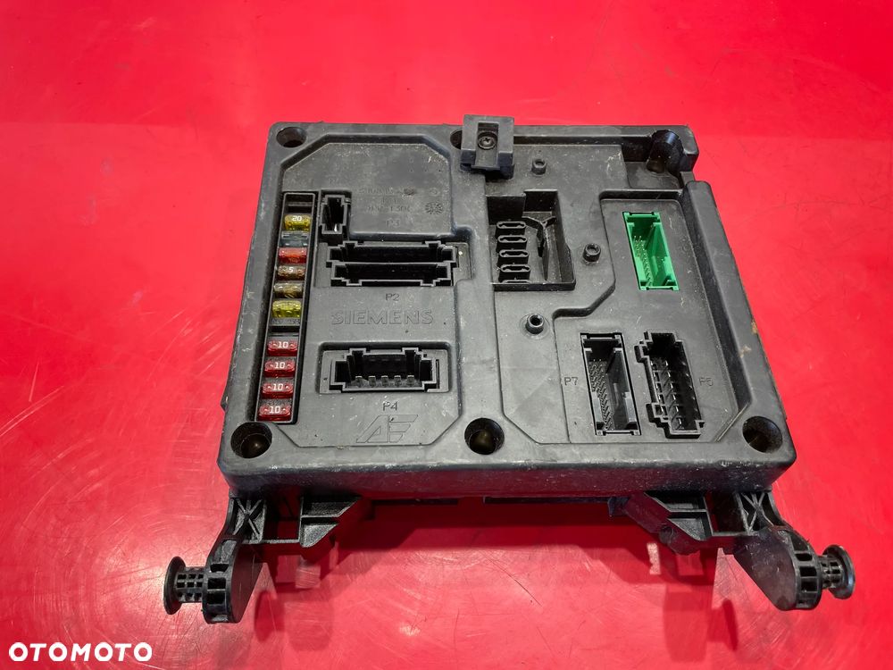 S108152001 skrzynka bezpieczników VW Touran - 2