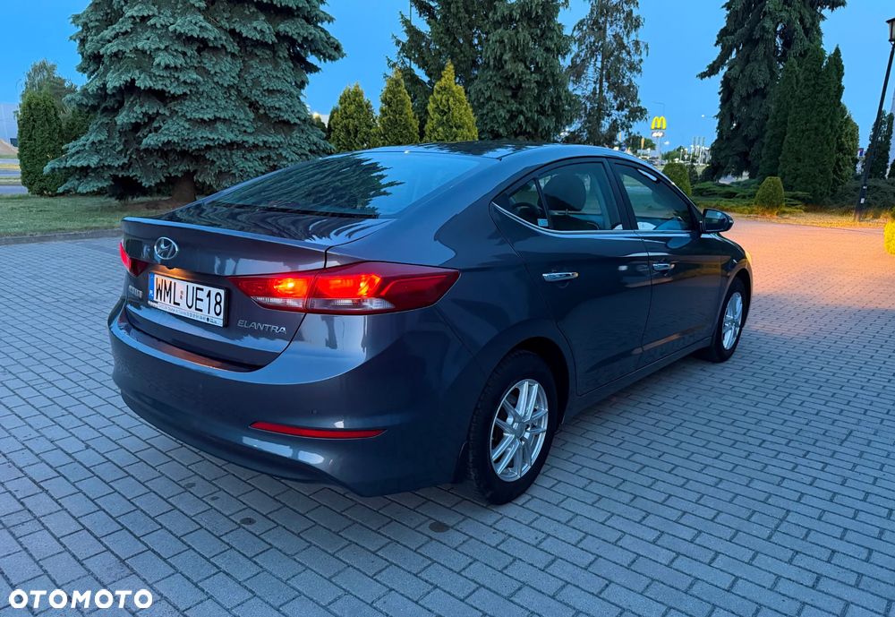 Hyundai Elantra 1.6 Comfort - 4