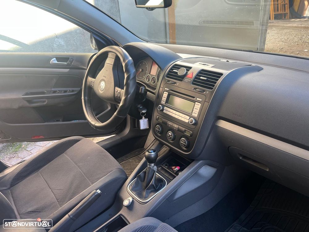 VW Jetta 1.9 TDi Confortline - 6