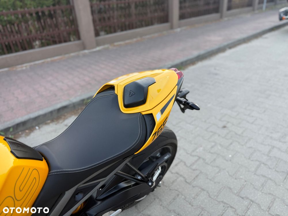 Triumph Street Triple - 27