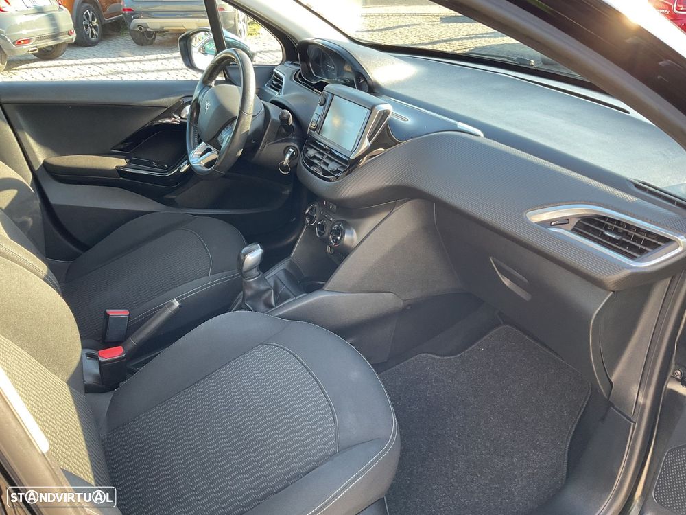 Peugeot 208 1.2 PureTech Style - 32