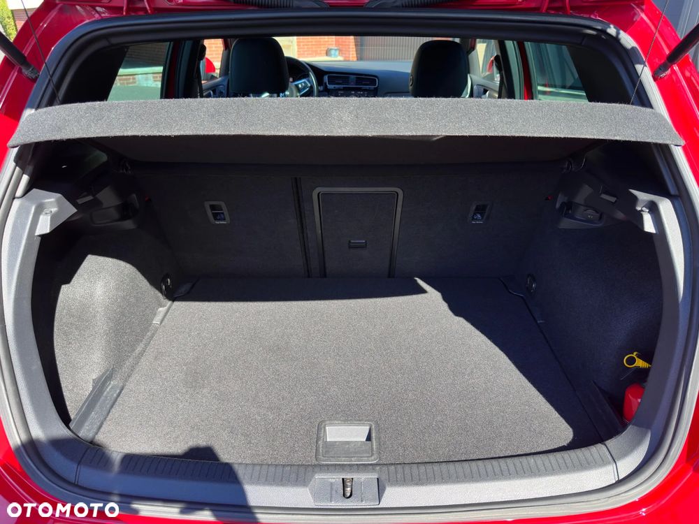 Volkswagen Golf - 22