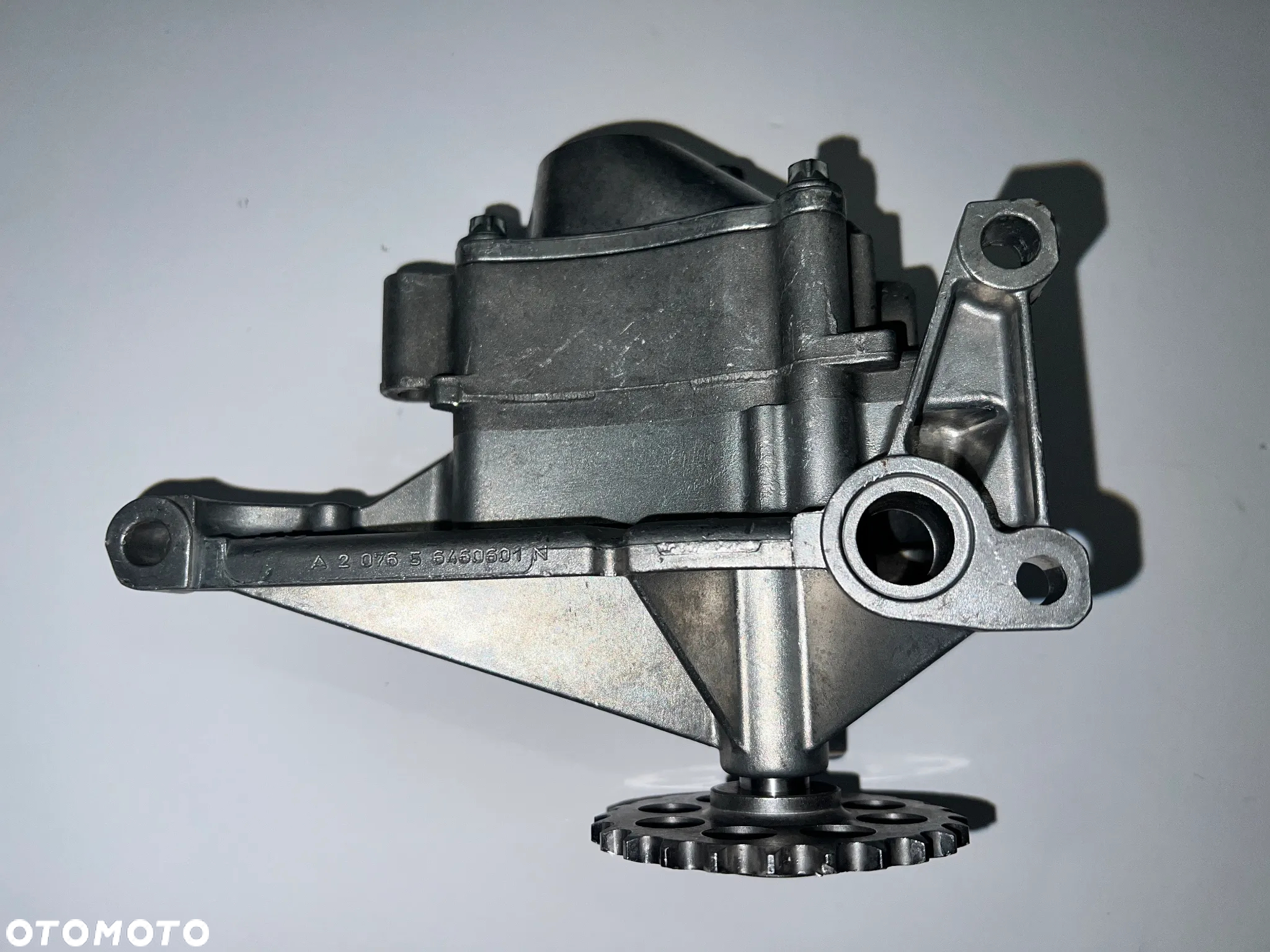 Mercedes 2,2CDi pompa oleju a6111810201 A6121810047 - 5