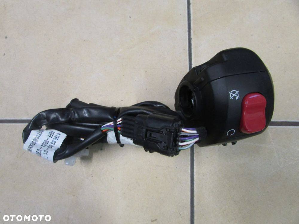 Vespa GTV 300 hpe 2024 przełączniki kierownicy prawe - 2