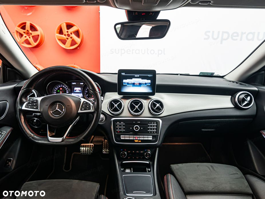 Mercedes-Benz CLA 220 4-Matic AMG Line - 10
