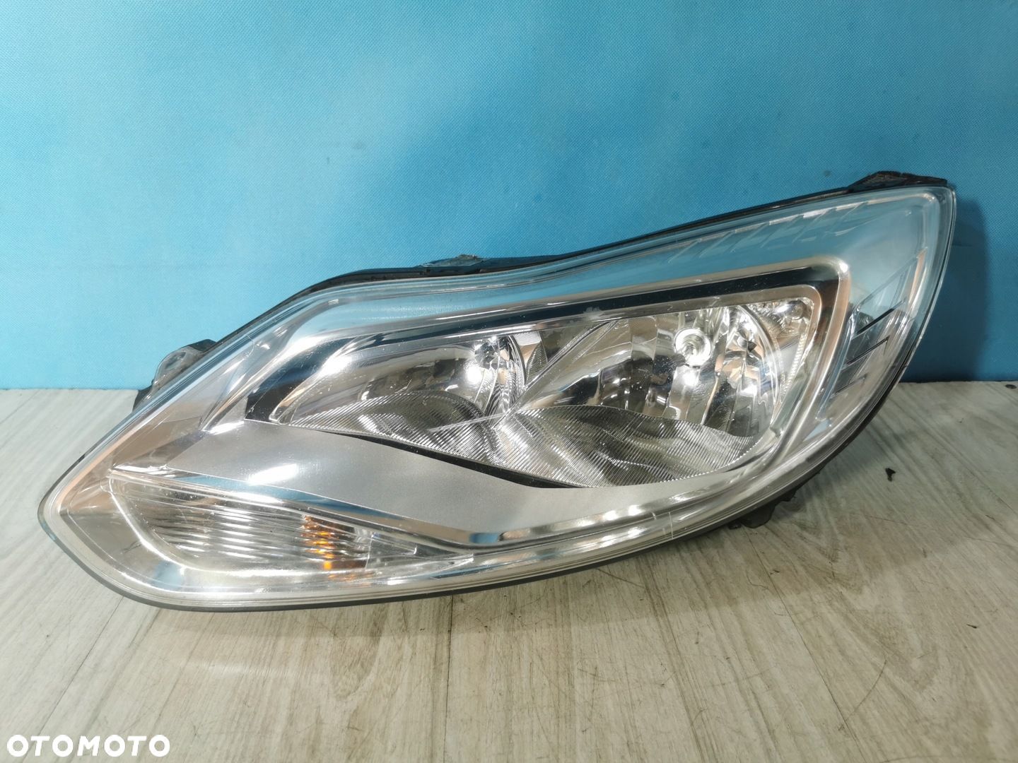 Ford Focus MK3 10/14 lampa reflektor przód lewa jasny środek Anglik - 1