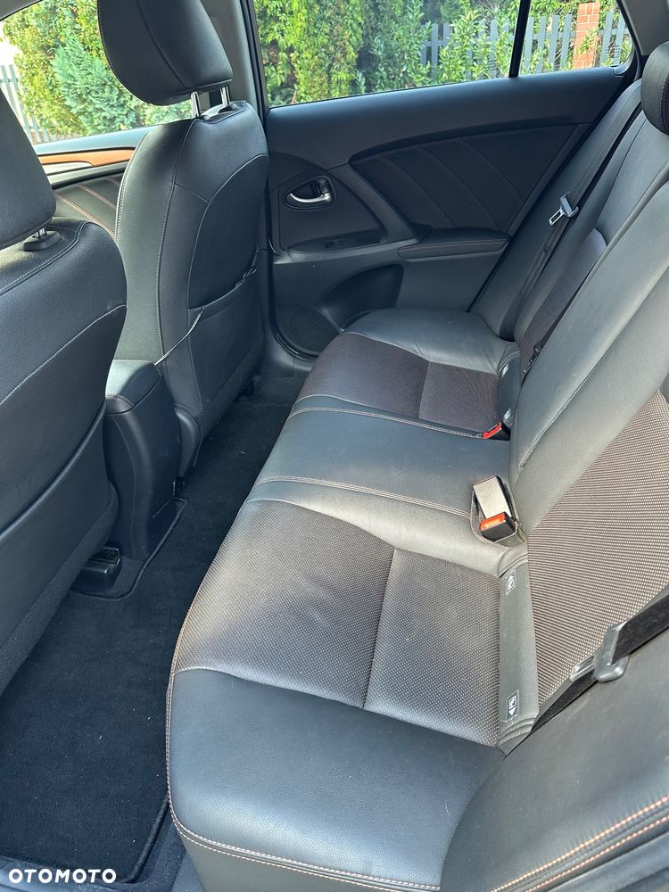 Toyota Avensis 1.8 Premium - 32