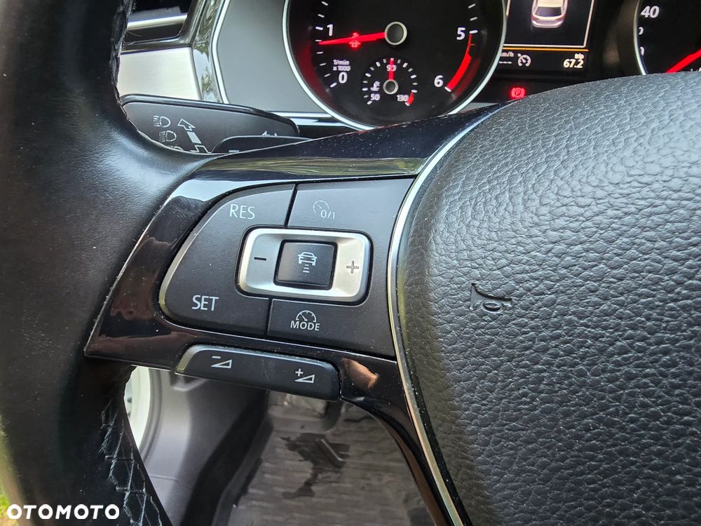 Volkswagen Passat 2.0 TDI SCR 4Mot DSG Highline - 20