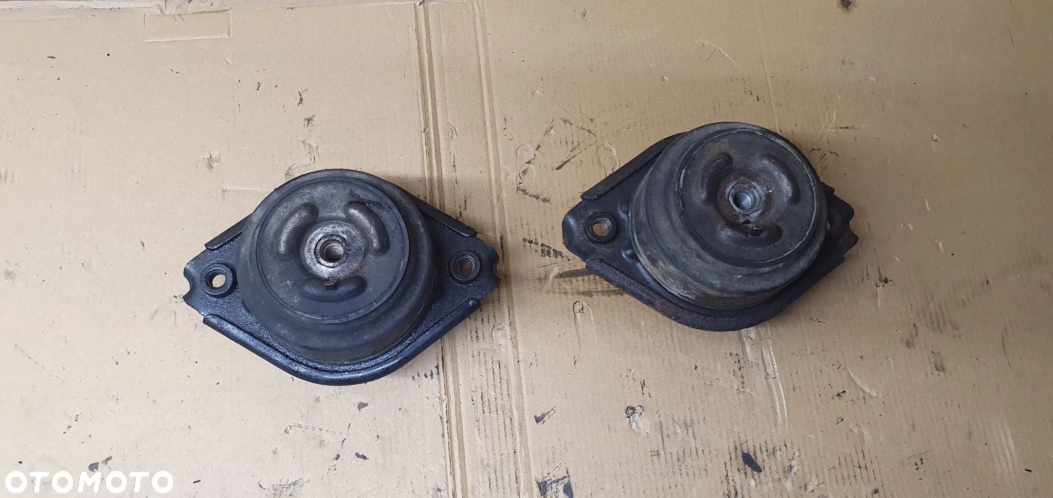 Łapa poduszka silnika Mercedes R-Klasa W251 3.0 CDI A2512404117 - 1