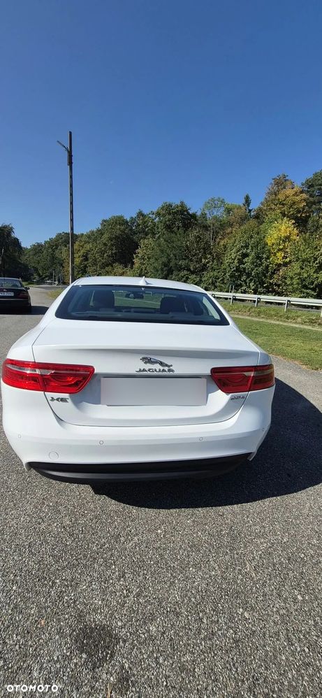 Jaguar XE - 4