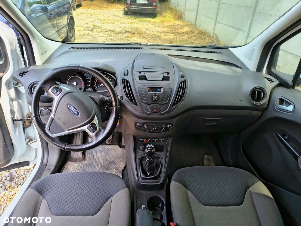 Ford Transit Courier - 12