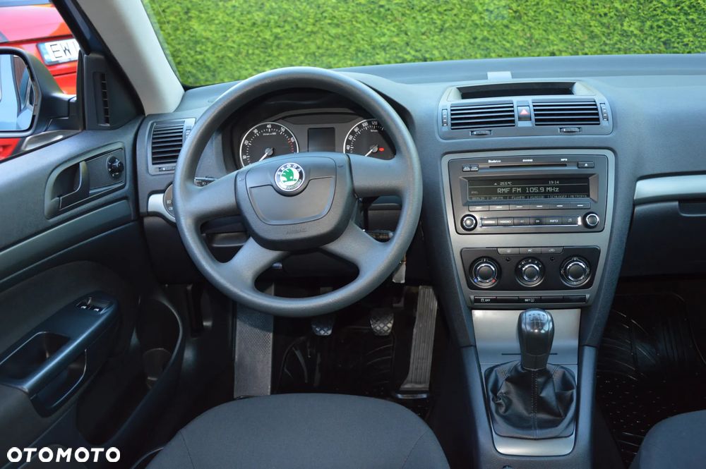 Skoda Octavia 1.6 Ambiente - 17
