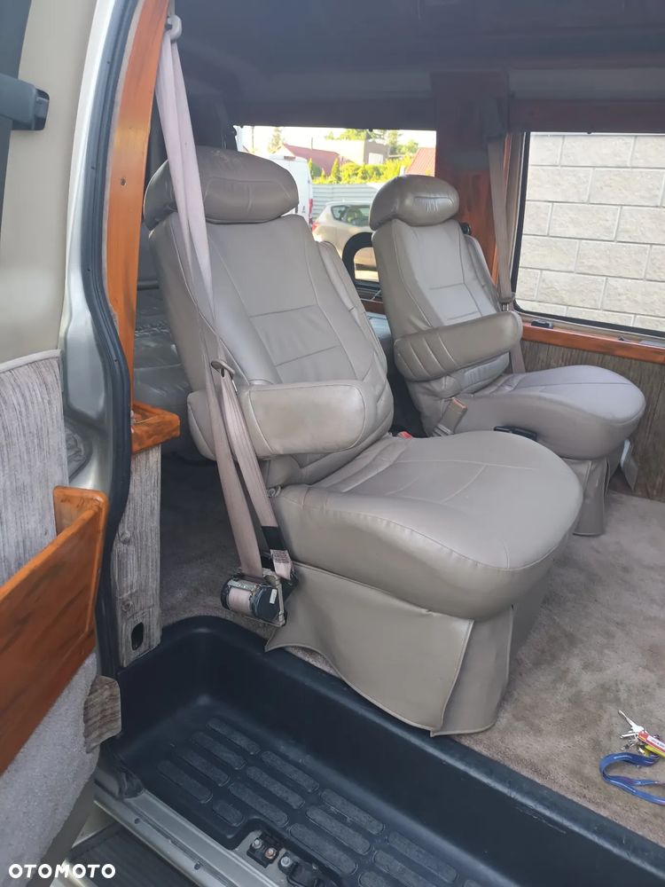 GMC Savana - 9