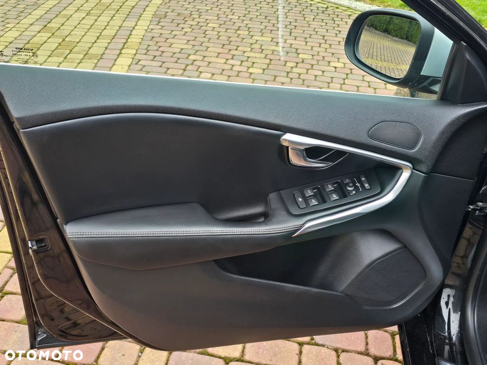 Volvo V40 T4 Drive-E R-Design Momentum - 33