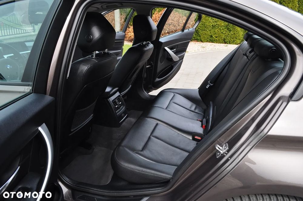 BMW Seria 3 320d - 8