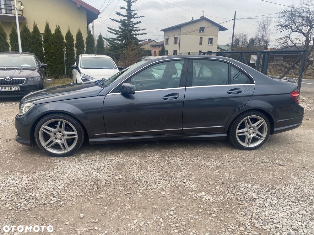 Mercedes-Benz Klasa C 180 CGI BlueEFFICIENCY Avantgarde - 13