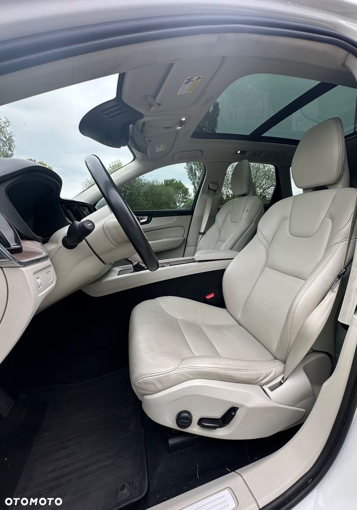 Volvo XC 60 T5 Momentum Pro - 11