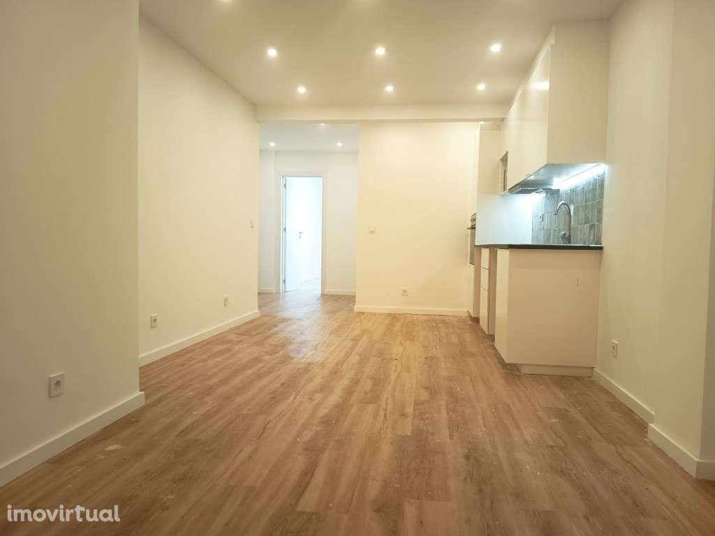 Apartamento T2 totalmente renovado nas Mercês, Sintra - Grande imagem: 2/24