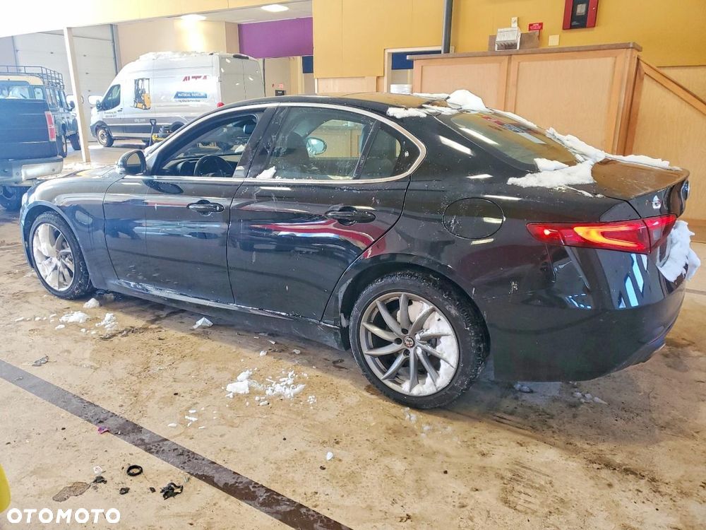 Alfa Romeo Giulia - 8