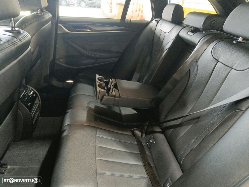 BMW 530 e Pack Desportivo M - 9