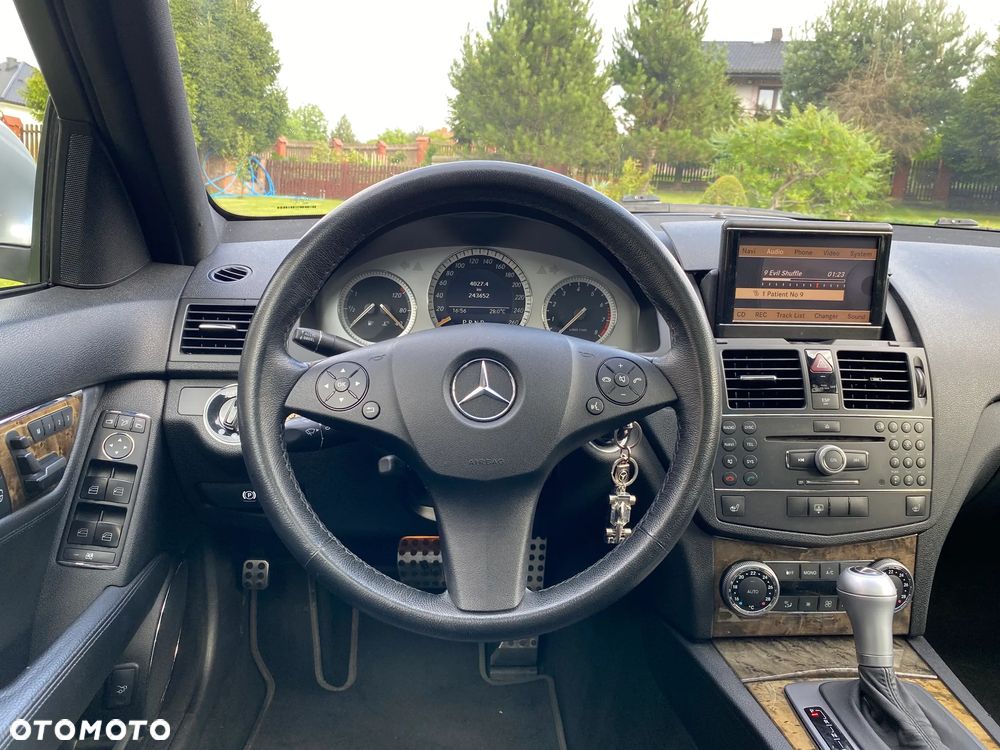 Mercedes-Benz Klasa C 300 Avantgarde 4-Matic - 21