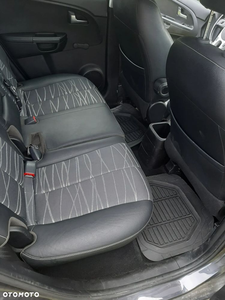 Kia Venga 1.6 L - 6
