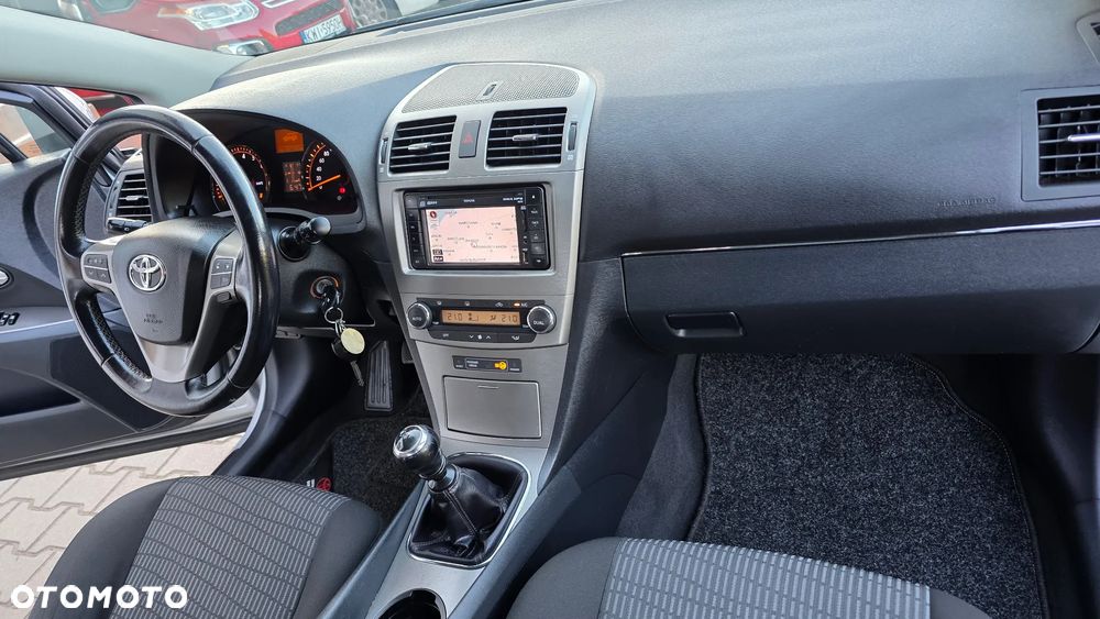 Toyota Avensis 1.8 Comfort - 26