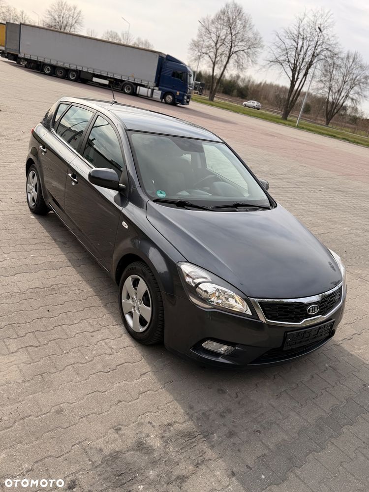 Kia Ceed 1.6 L - 5
