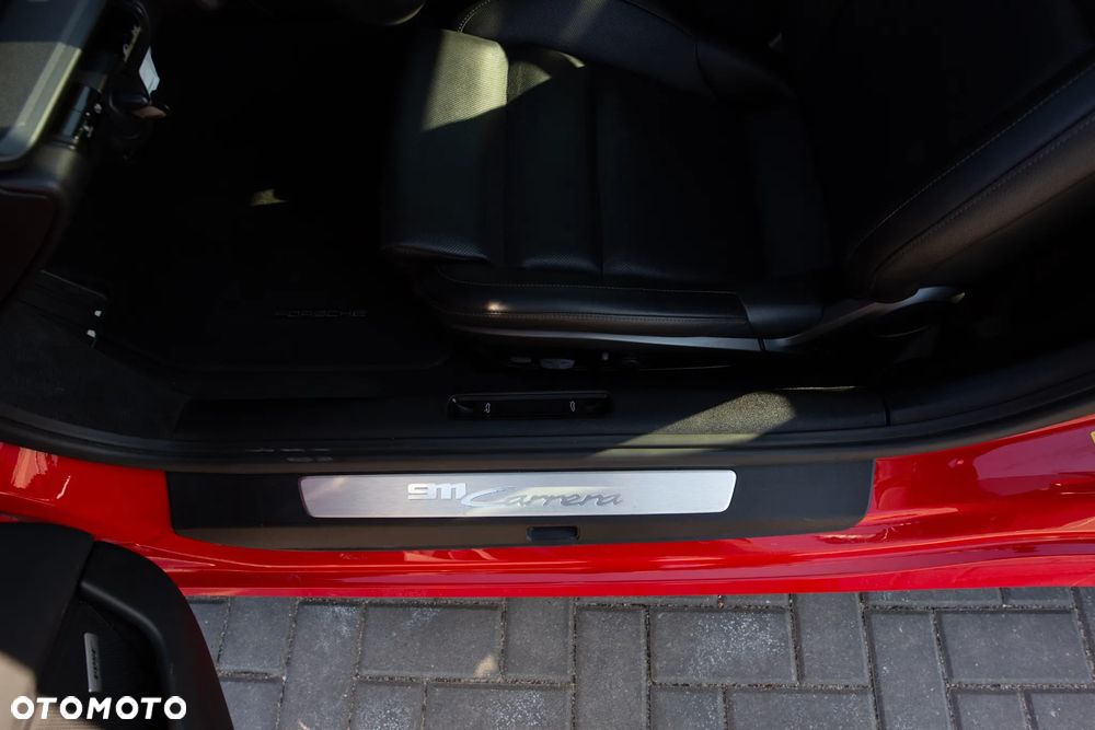 Porsche 911 Carrera - 20