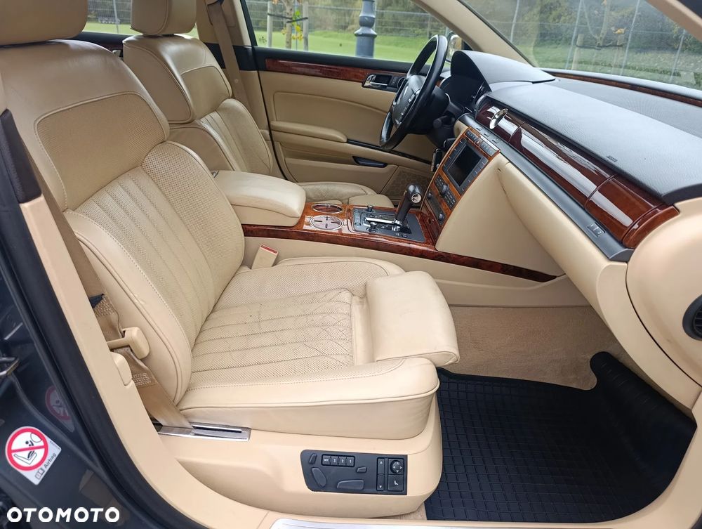 Volkswagen Phaeton - 18