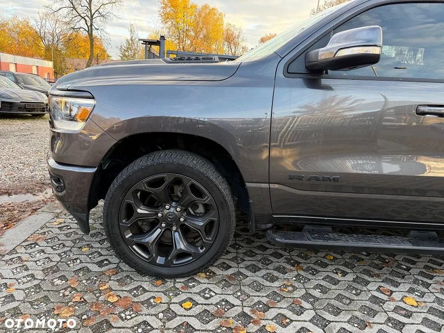 RAM 1500 Crew Cab Sport - 12