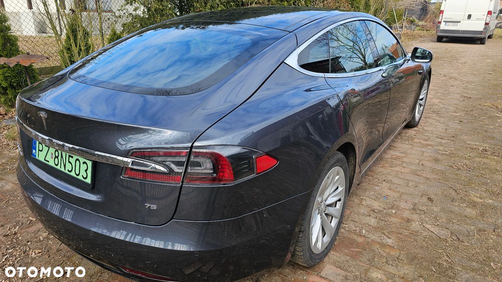 Tesla Model S - 9