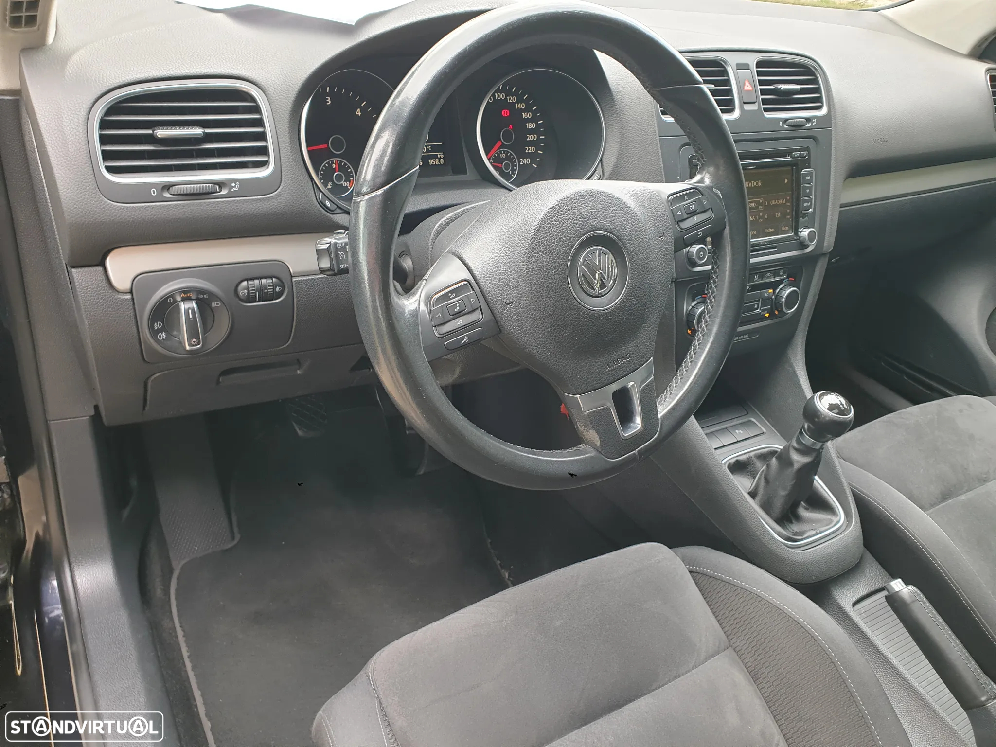VW Golf 1.6 TDi Highline - 24