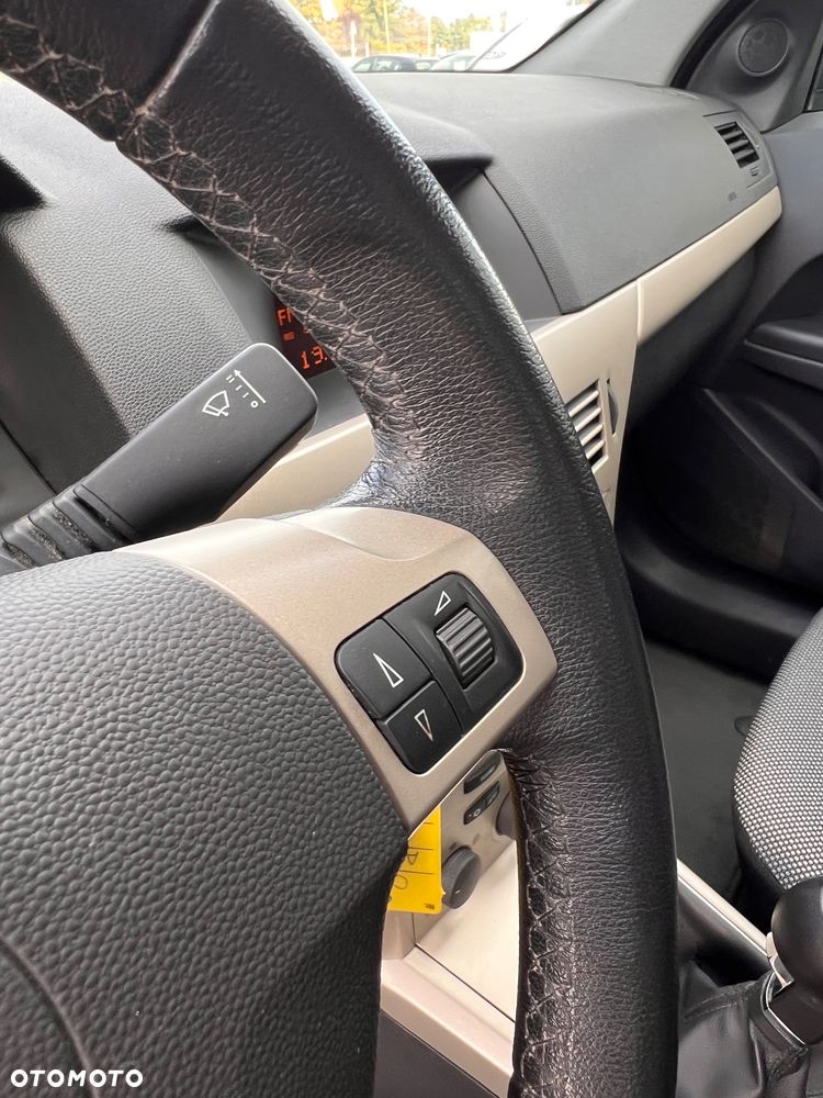 Opel Astra 1.6 Design Edition - 11