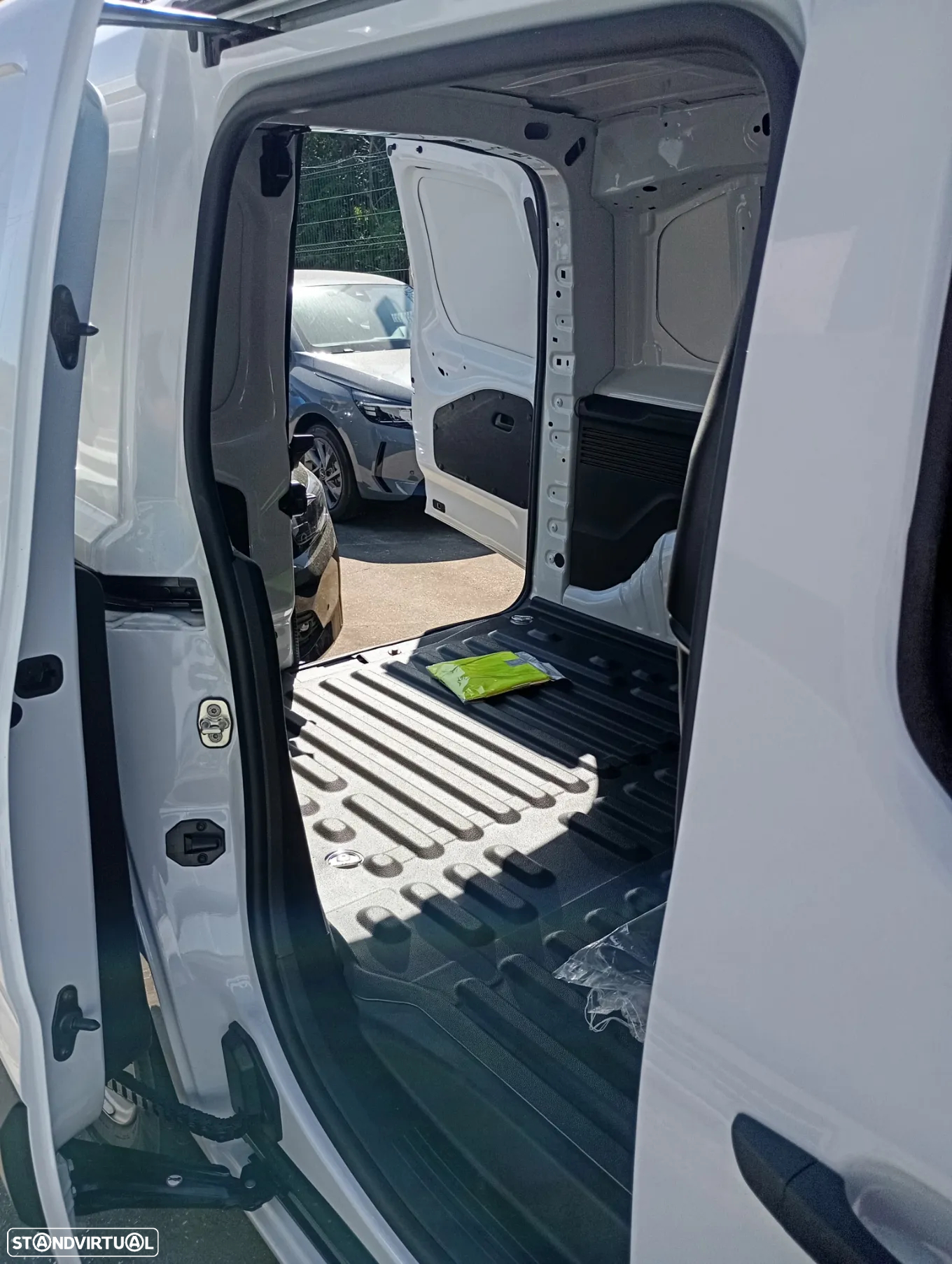 Opel Combo E L1H1 - 9