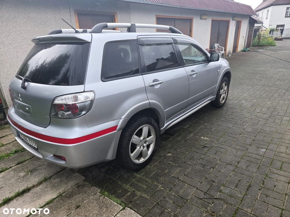 Mitsubishi Outlander - 3