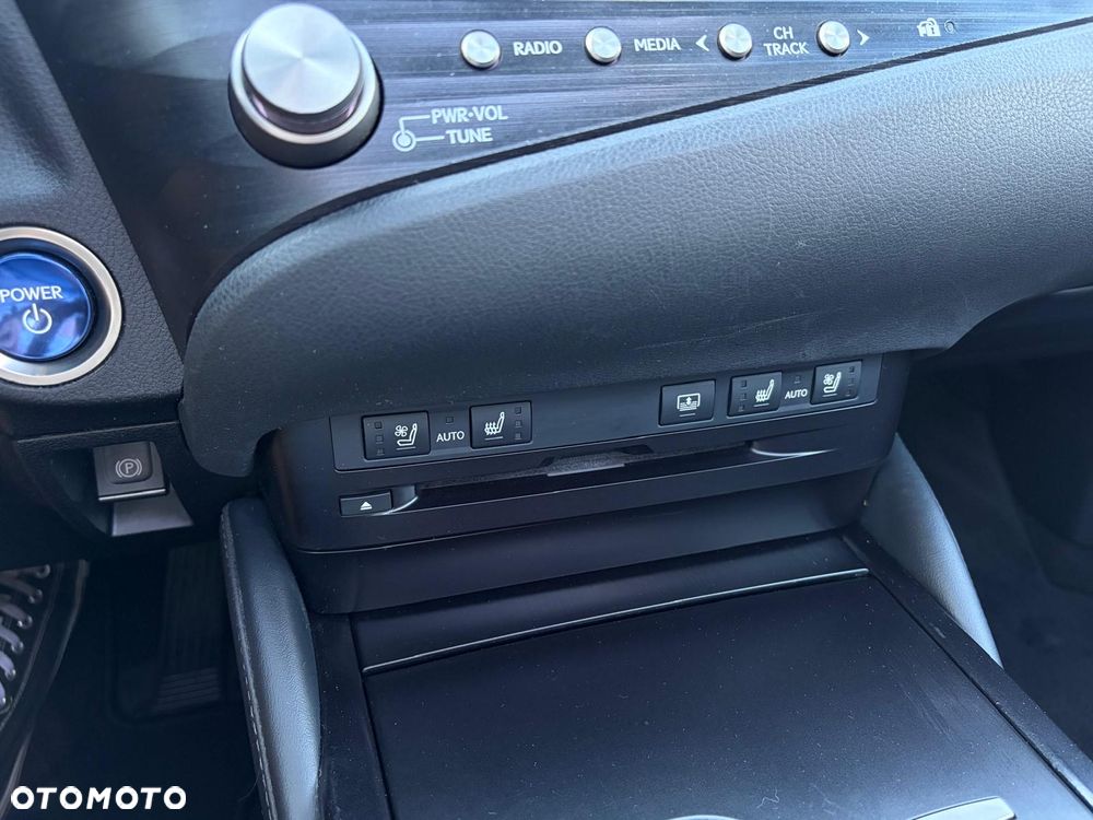 Lexus ES 300h Prestige - 30