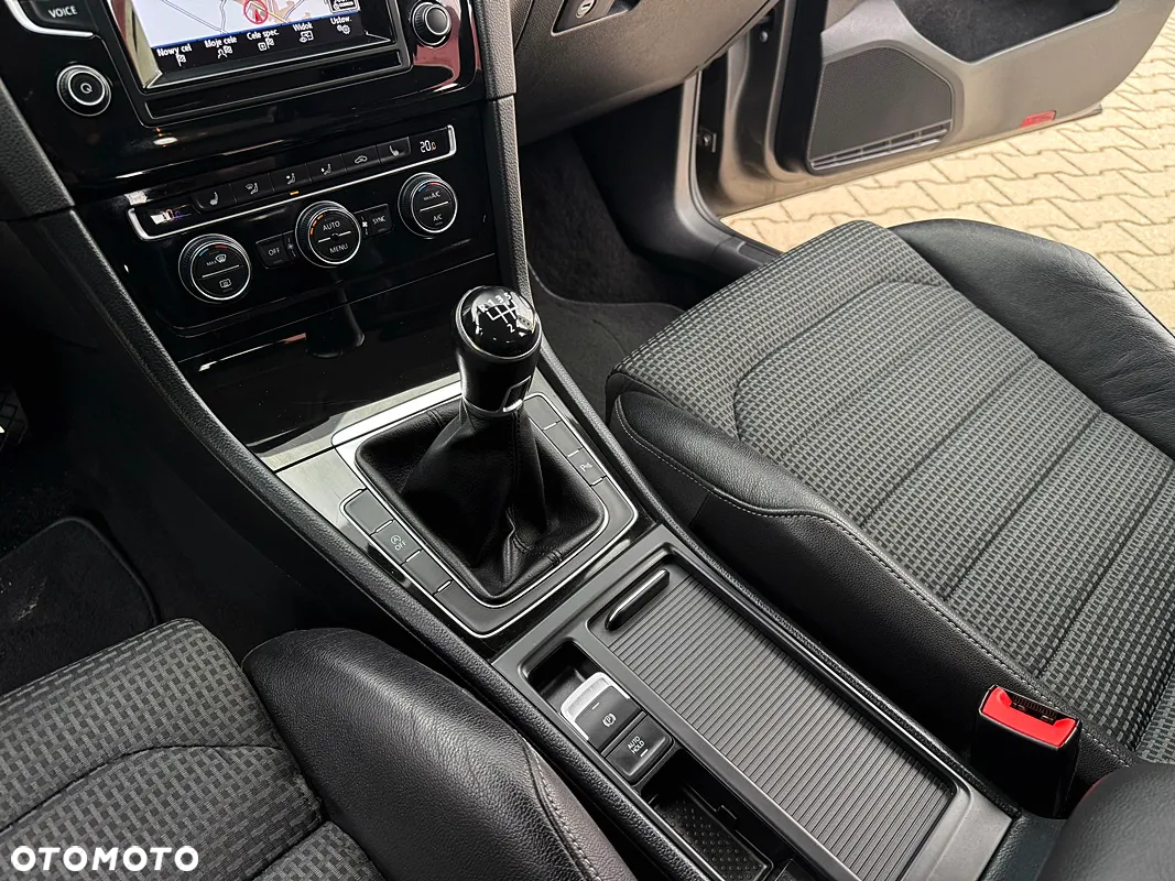 Volkswagen Golf VII 1.6 TDI BMT Highline - 34