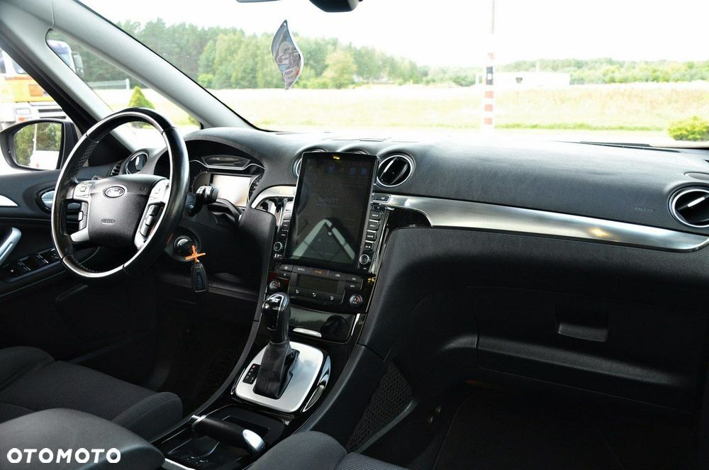 Ford S-Max - 17