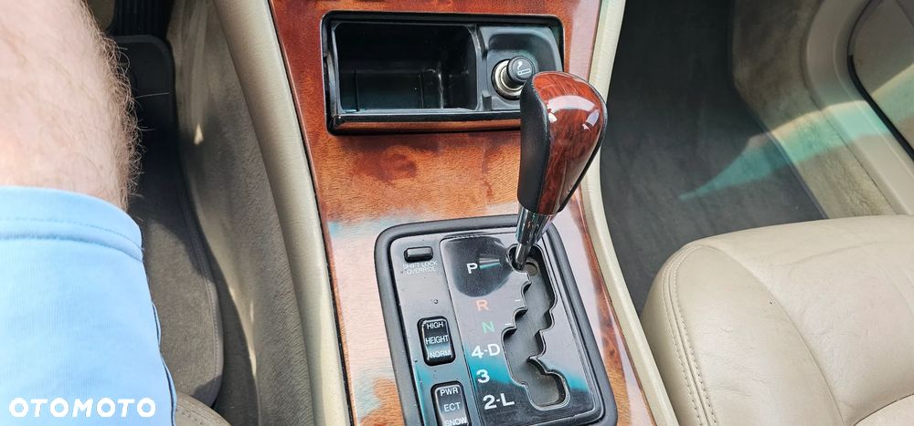 Lexus LS - 16