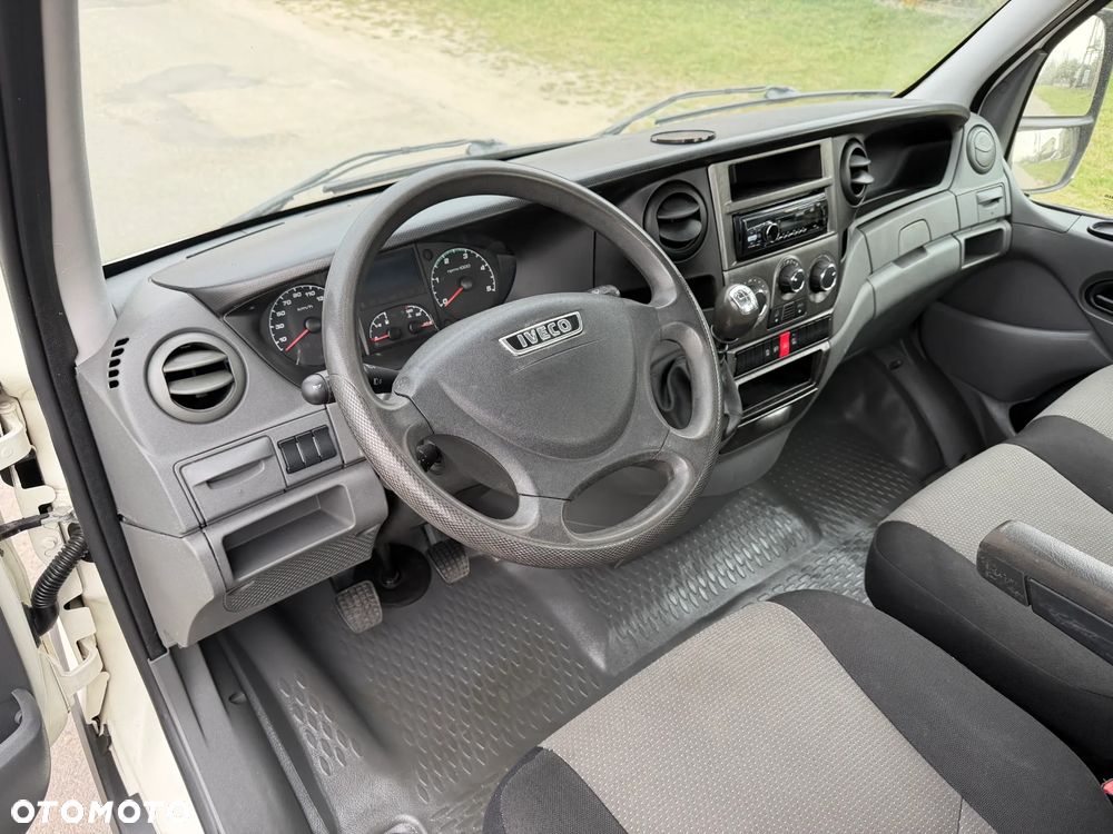 Iveco 35C15 * 3.0 / 150KM * Rama do zabudowy * Rozstaw osi: 4.1m * Koła bliźniacze * - 26