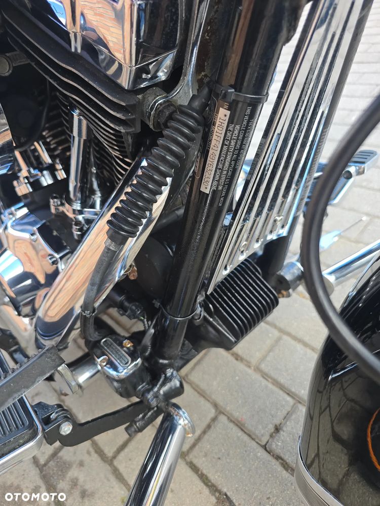 Harley-Davidson FLHT Electra Glide Standard - 20