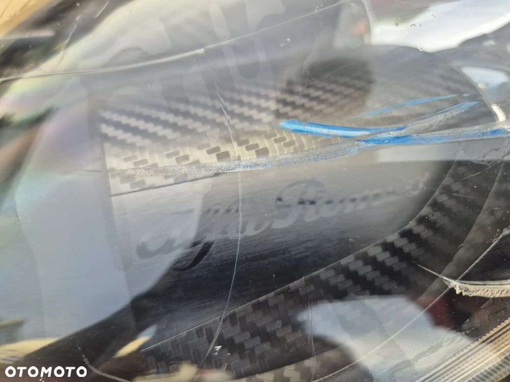 Alfa Romeo Giulietta lampa lewa.Karbon.H7.Uszkodzone szkło. - 2