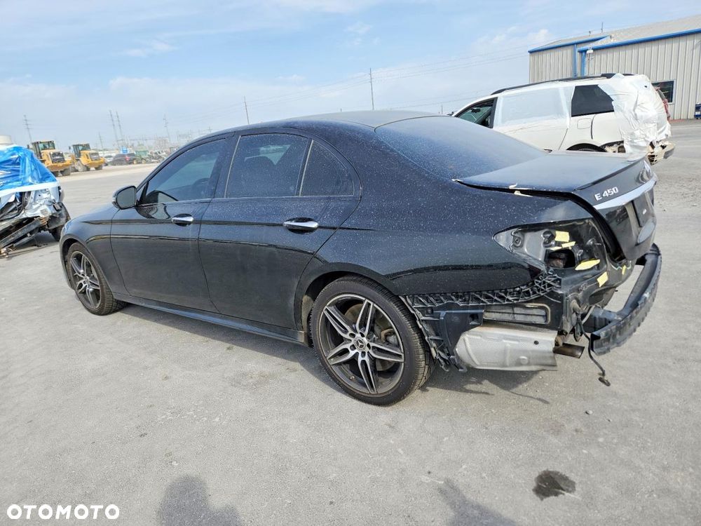 Mercedes-Benz Klasa E 450 4Matic 9G-TRONIC - 3