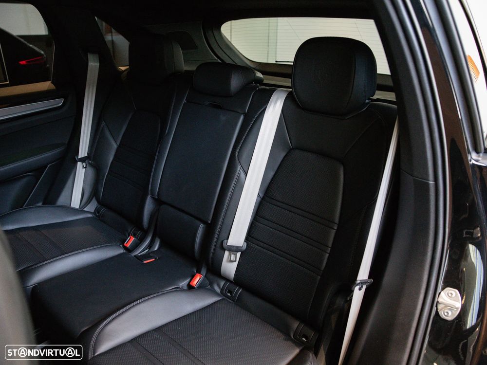 Porsche Cayenne E-Hybrid Platinum Edition - 32