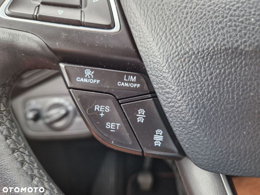 Ford Kuga - 11