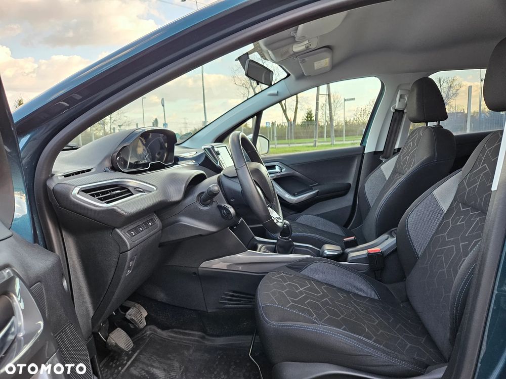 Peugeot 2008 1.2 Pure Tech Style S&S - 26